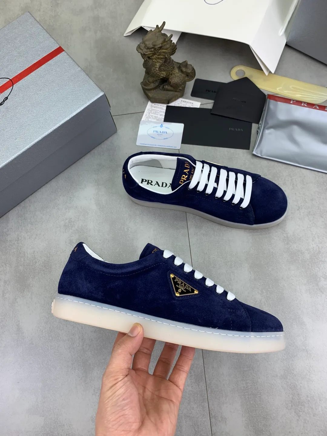 Men's shoes 💰P540💰【New model】The hot model is on the official website, 🆘 The trendy brand (Prada) mainly promotes the hot model, the avant-garde and versatile fashion men's shoes are privately modeled, the cowhide surface is spliced 1:1.. The fashion is simple, the original imported cowhide lining and the cowhide feet; the atmosphere and personality are more fashionable, eye-catching and pursuing class. It will subvert the old idea and be a must-have for fashion trendsetters with you! Must keep it for yourself! Tall and comfortable, large and low, high-end quality workmanship. Size: 38-45; 3️⃣colors available.